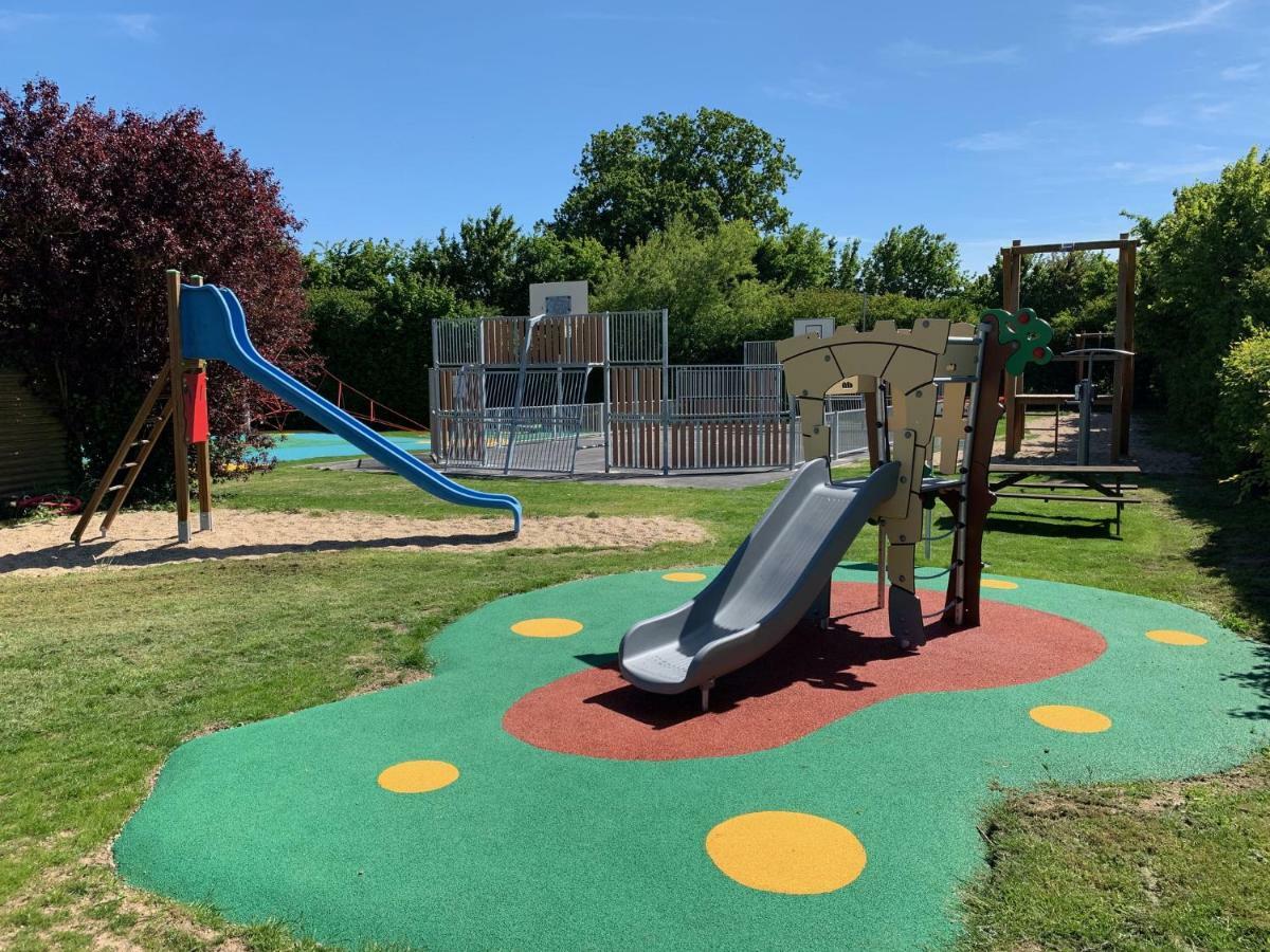 Camping Le Rouge Gorge **** 10' Puy Du Fou Saint-Laurent-sur-Sèvre Eksteriør billede